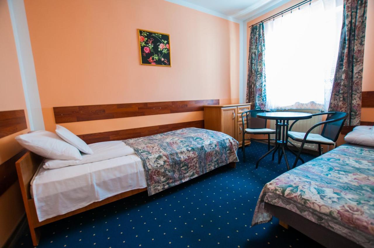 Red Carpet Hostel Cracovie Extérieur photo