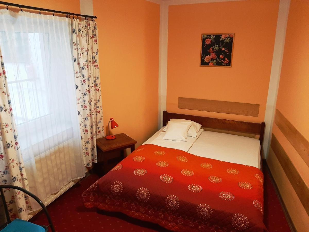 Red Carpet Hostel Cracovie Extérieur photo