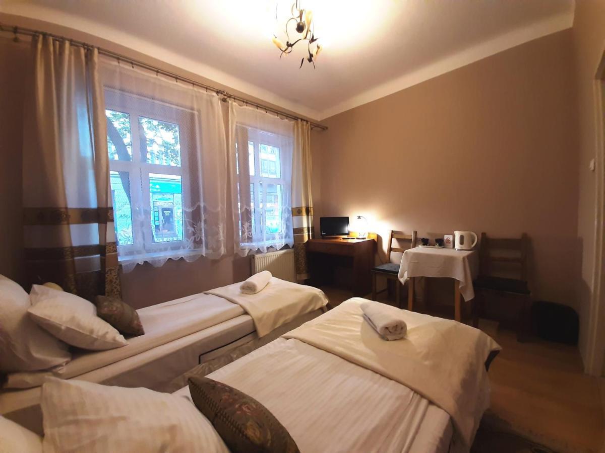 Red Carpet Hostel Cracovie Extérieur photo