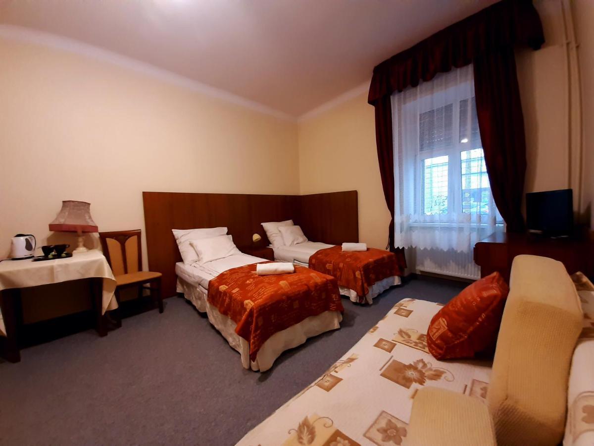Red Carpet Hostel Cracovie Extérieur photo