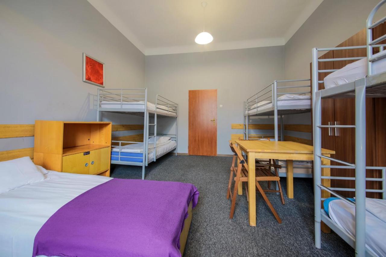 Red Carpet Hostel Cracovie Extérieur photo