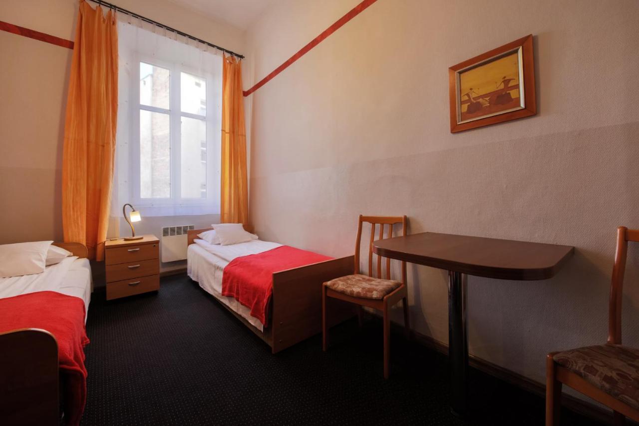 Red Carpet Hostel Cracovie Extérieur photo