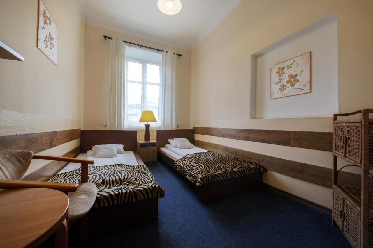 Red Carpet Hostel Cracovie Extérieur photo