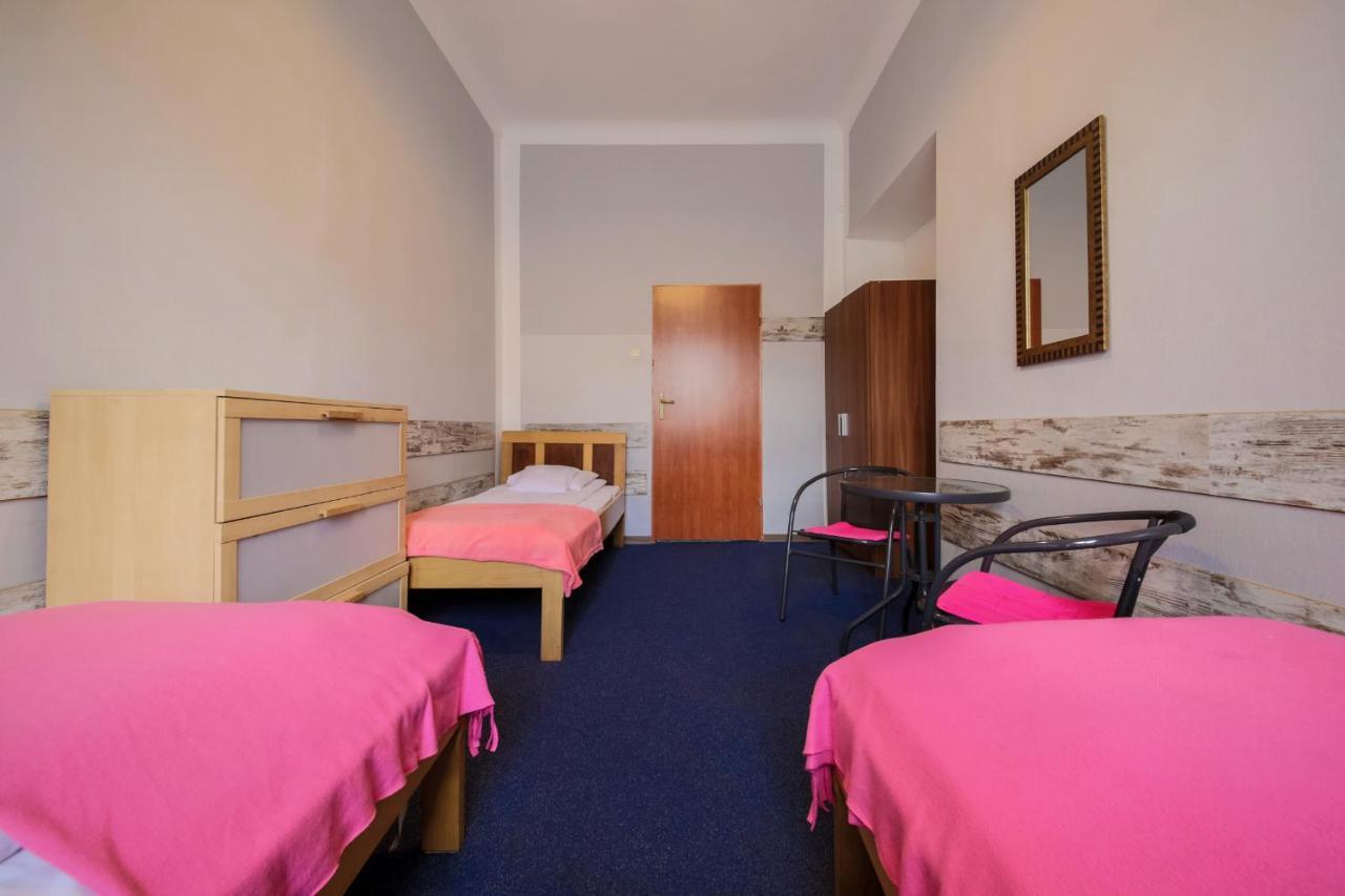Red Carpet Hostel Cracovie Extérieur photo