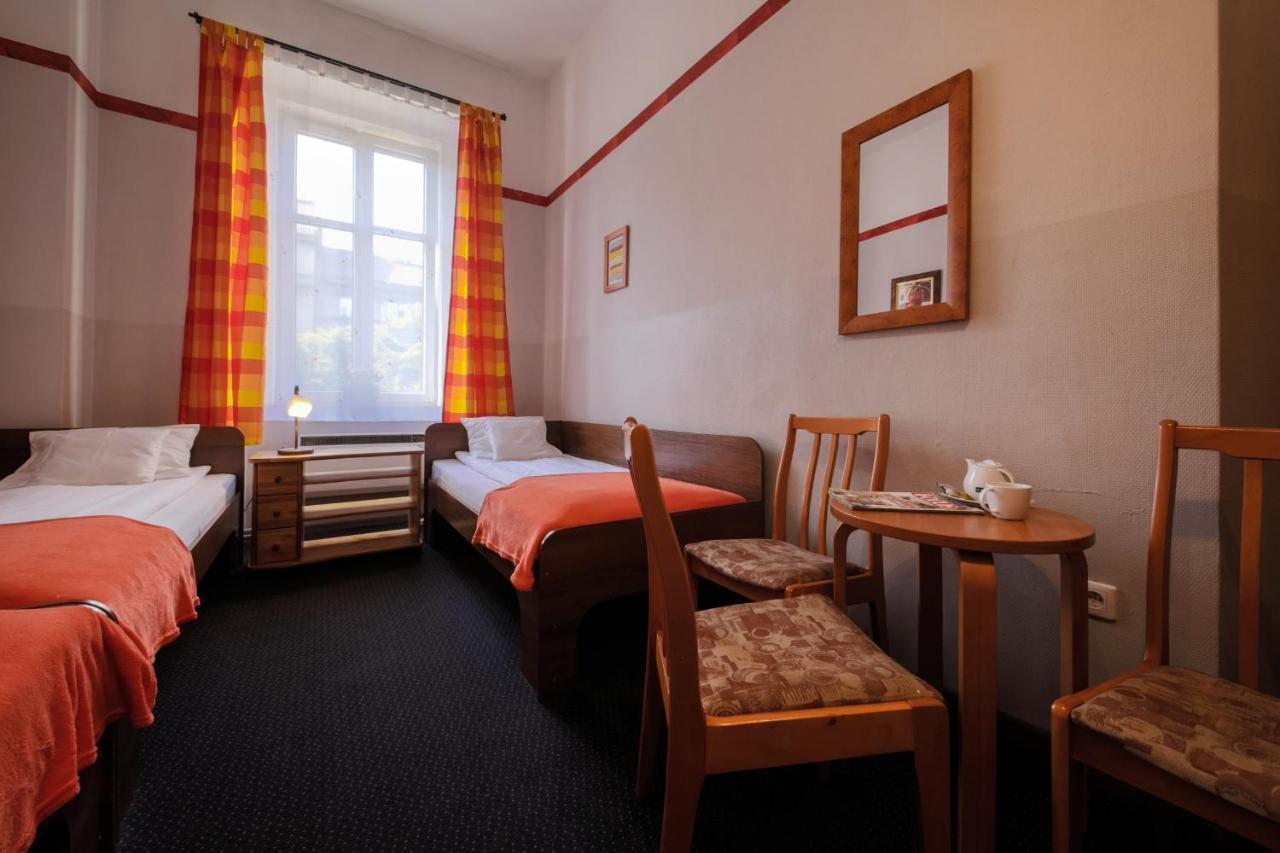 Red Carpet Hostel Cracovie Extérieur photo