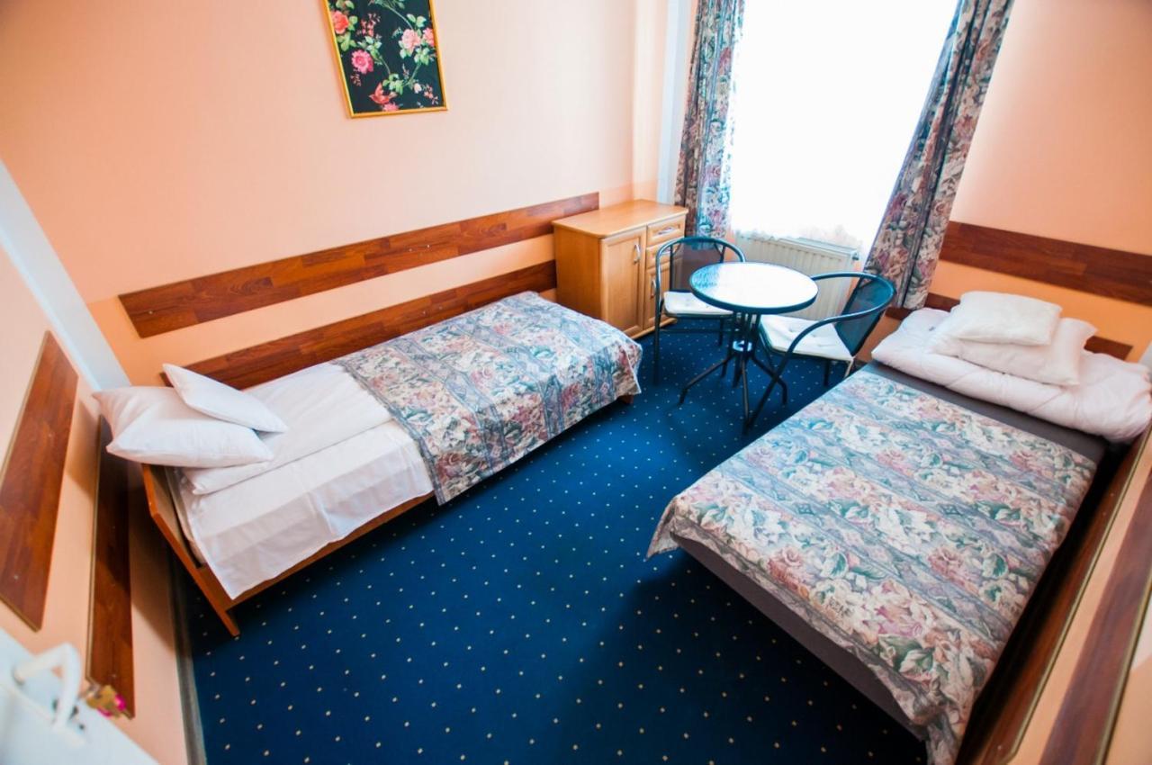 Red Carpet Hostel Cracovie Extérieur photo