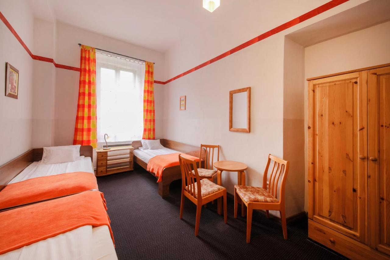 Red Carpet Hostel Cracovie Extérieur photo