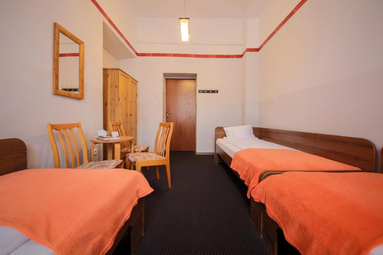 Red Carpet Hostel Cracovie Extérieur photo