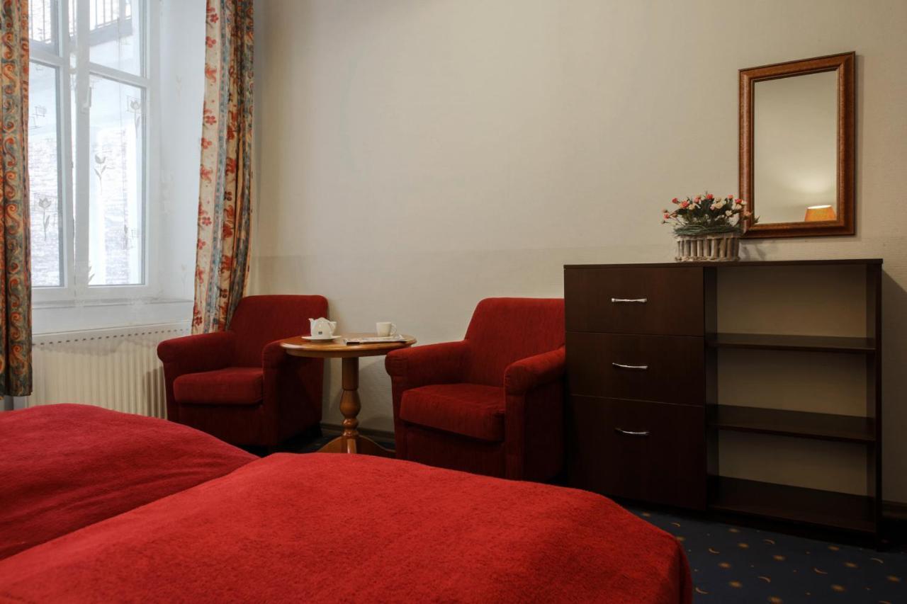 Red Carpet Hostel Cracovie Extérieur photo