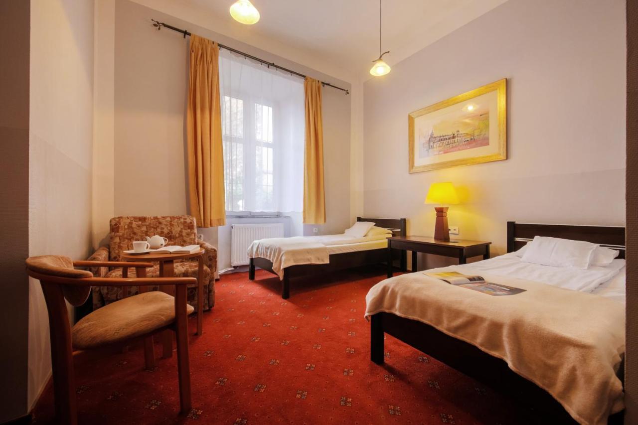 Red Carpet Hostel Cracovie Extérieur photo