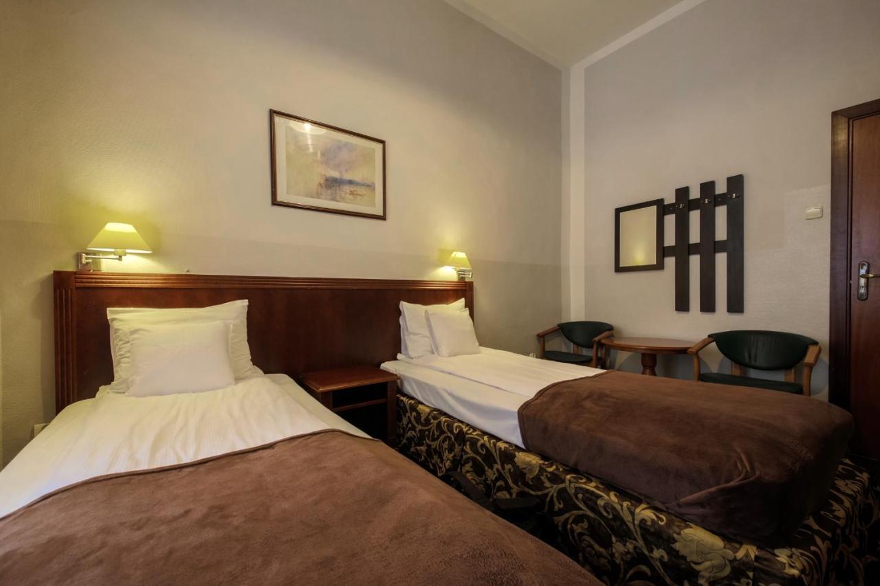 Red Carpet Hostel Cracovie Extérieur photo