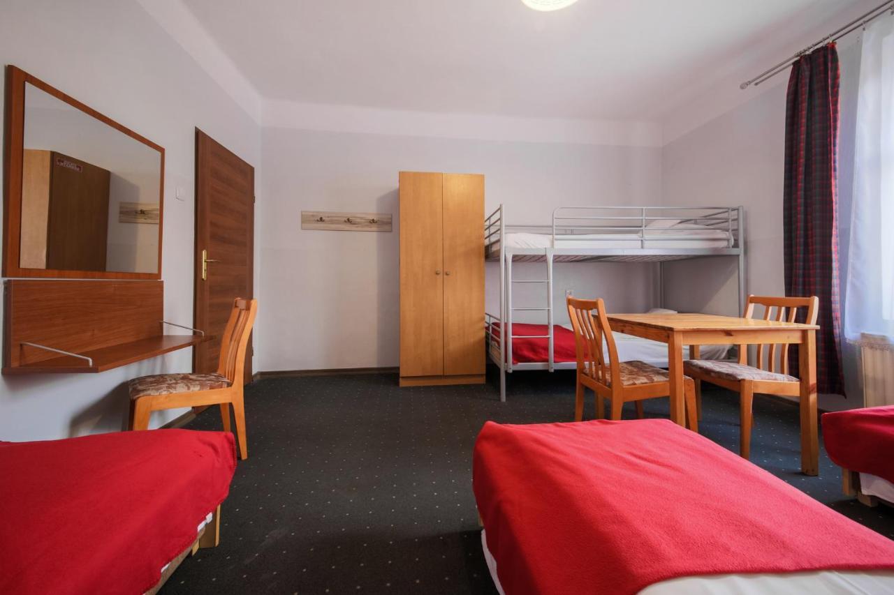 Red Carpet Hostel Cracovie Extérieur photo