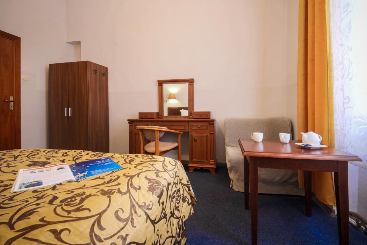 Red Carpet Hostel Cracovie Extérieur photo