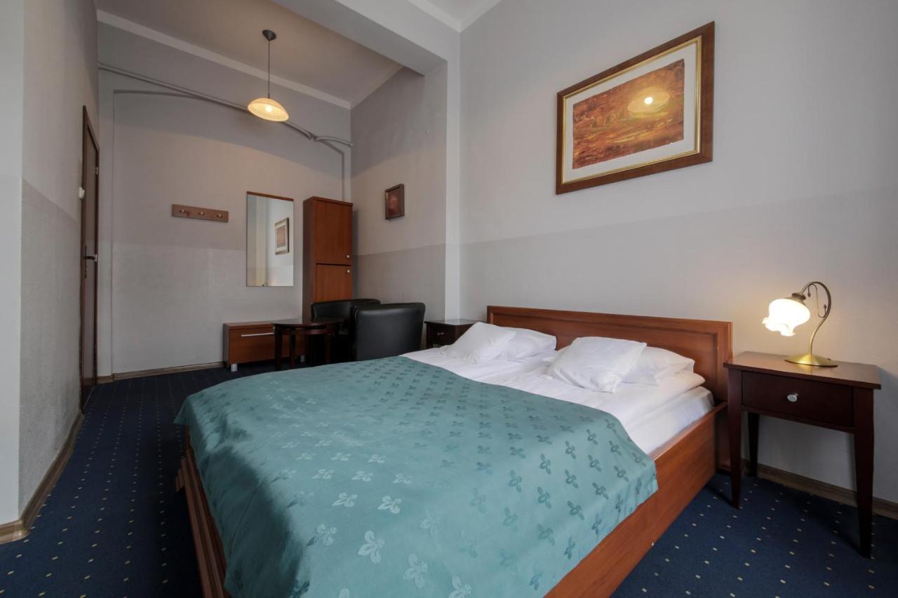 Red Carpet Hostel Cracovie Extérieur photo