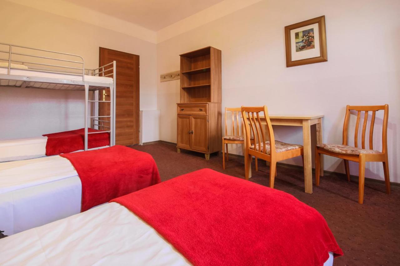 Red Carpet Hostel Cracovie Extérieur photo