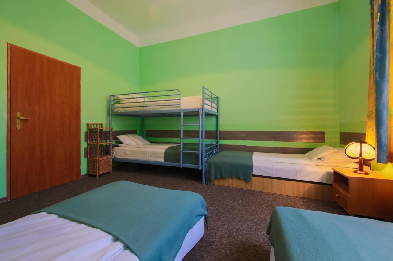 Red Carpet Hostel Cracovie Extérieur photo