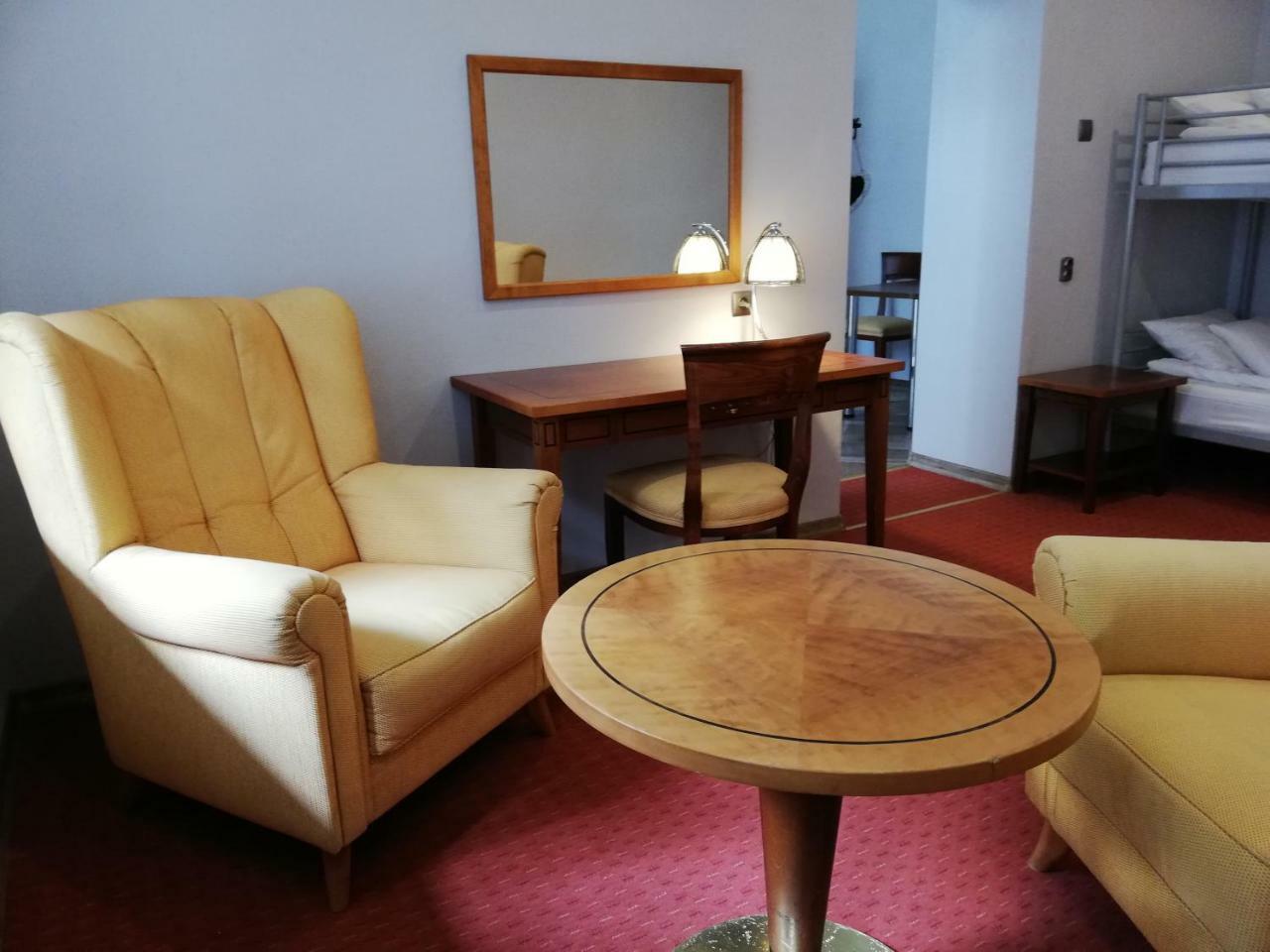 Red Carpet Hostel Cracovie Extérieur photo