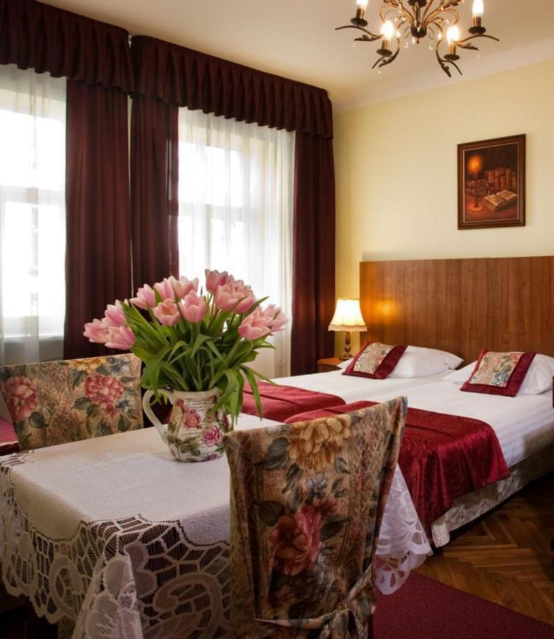 Red Carpet Hostel Cracovie Extérieur photo