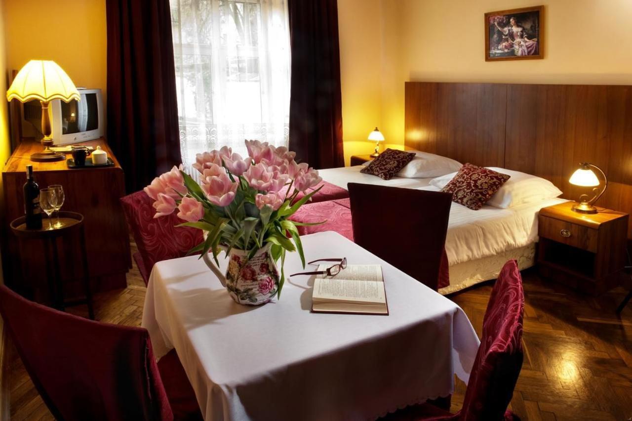 Red Carpet Hostel Cracovie Extérieur photo